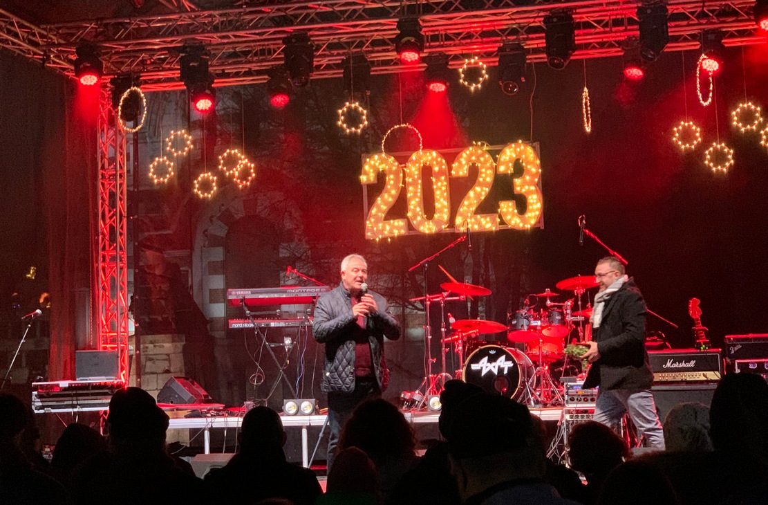 Плевен посрещна Новата 2023-та година на площад Възраждане/СНИМКИ/